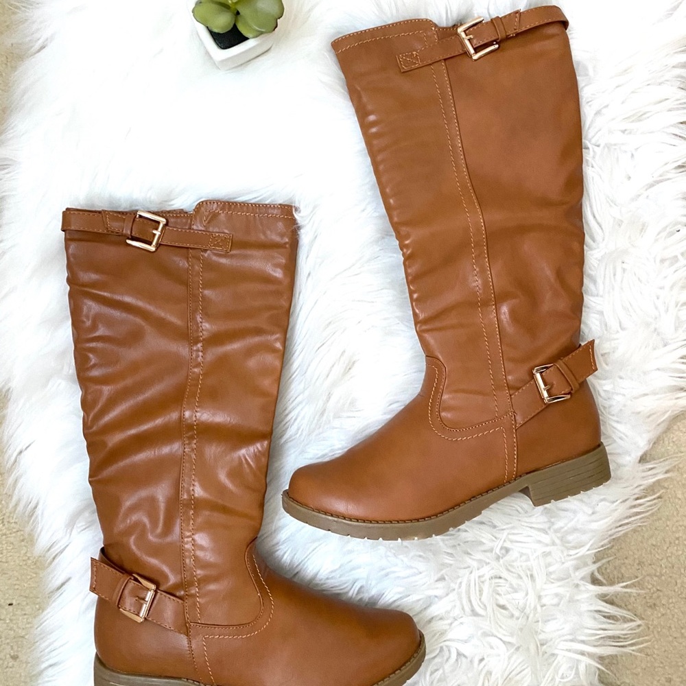New in box brown leather boots